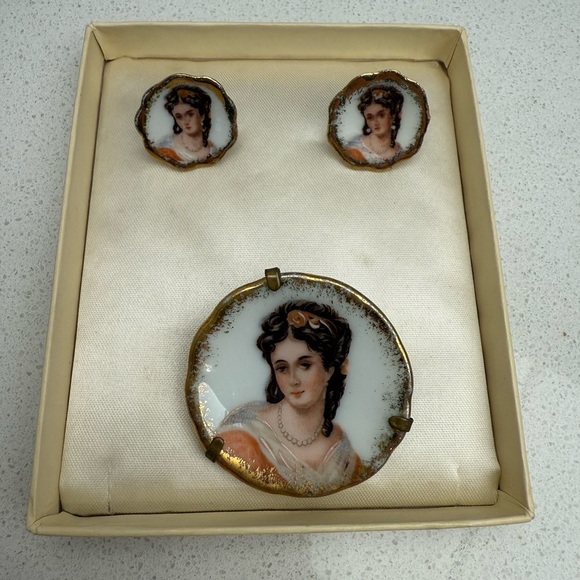 Vintage Limoges Porcelain Hand Painted Brooch and Screwback Earrings Set 1940s - Picture 3 of 14